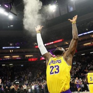 雷迪克：国王本和我们一样投篮差 今晚投得太准