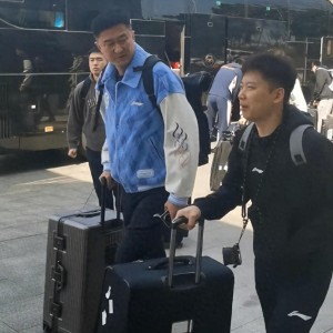 开云体育下载-难逃两连败？广东队出征青岛人人愁容满面，粤蜜喷：作妖就该惩罚