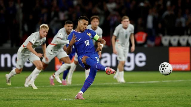 1757554161765001591.jpeg 2025-09-09T210047Z_432660532_UP1EL991IMU8D_RTRMADP_3_SOCCER-WORLDCUP-FRA-ICE-REPORT.jpeg